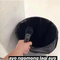 meme, sindir, mikrofon, tong sampah, ngomong