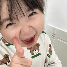 gelak, budak comel, happy, tunjuk jari, cheese