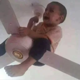 lawak, panik, kipas, budak nangis, pegang kuat